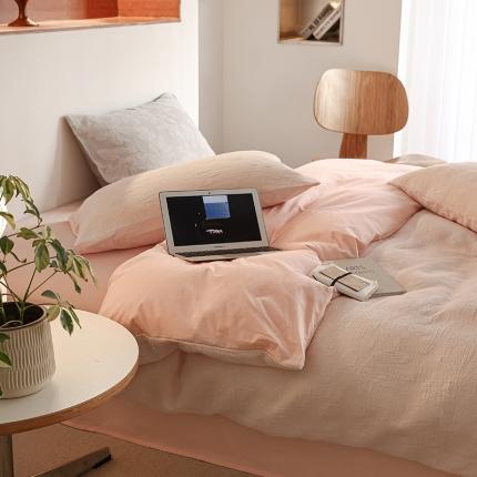 91家纺网 家纺一手货源 找家纺 琪格格纺织 2023新款爱在春秋系列A类纯棉加厚色织三层纱四件套 爱在春秋粉