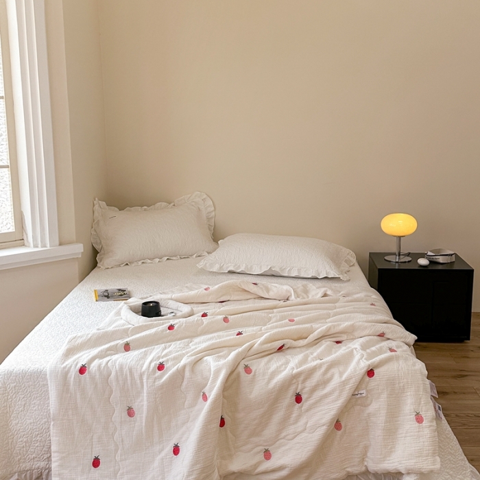 91家纺网 家纺一手货源 找家纺 洋铭区 2023新款全棉皱皱双层纱夏被 香甜草莓