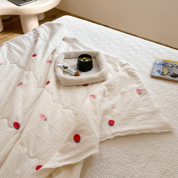 91家纺网 家纺一手货源 找家纺 洋铭区 2023新款全棉皱皱双层纱夏被 香甜草莓