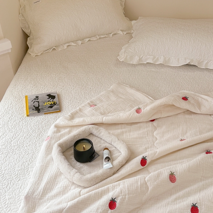 91家纺网 家纺一手货源 找家纺 洋铭区 2023新款全棉皱皱双层纱夏被 香甜草莓