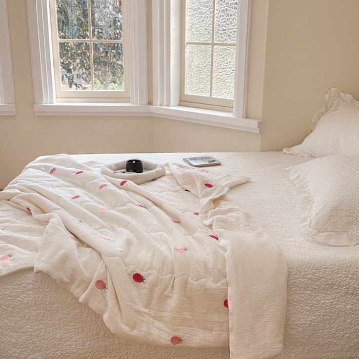 91家纺网 家纺一手货源 找家纺 洋铭区 2023新款全棉皱皱双层纱夏被 香甜草莓