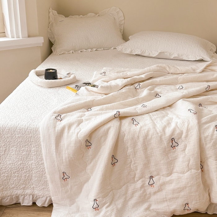 91家纺网 家纺一手货源 找家纺 洋铭区 2023新款全棉皱皱双层纱夏被 小鸭鸭