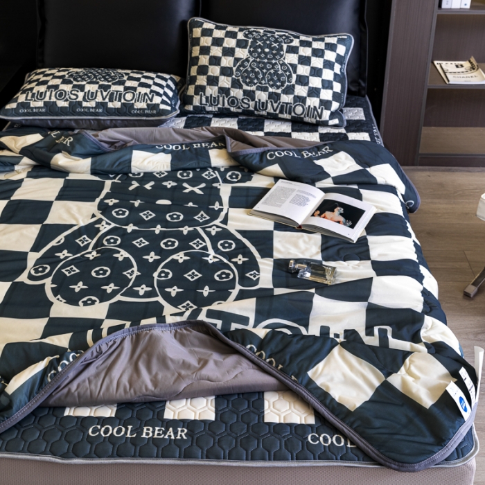 91家纺网 家纺一手货源 找家纺 摩卡 2024新品凉感丝床笠乳胶凉席三件套 棋盘格公仔