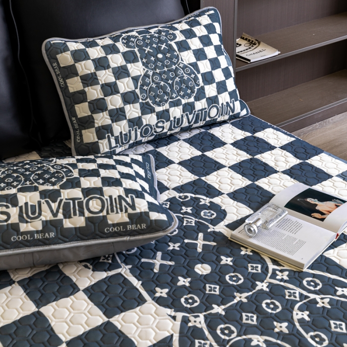 91家纺网 家纺一手货源 找家纺 摩卡 2024新品凉感丝床笠乳胶凉席三件套 棋盘格公仔