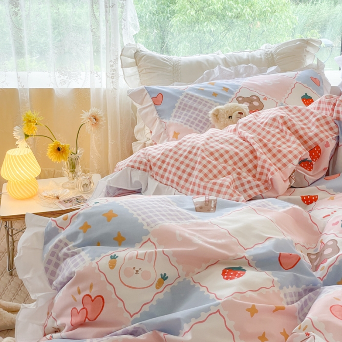 91家纺网 家纺一手货源 找家纺 桃子 2023新款仙气奶油碎花少女心韩版花边纯棉四件套 花边-格子熊兔