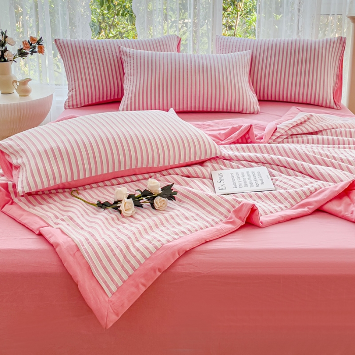 91家纺网 家纺一手货源 找家纺 千朵 2023新款新款全棉色织提花水洗手工包边大豆棉夏被四件套 锦瑟-玫红