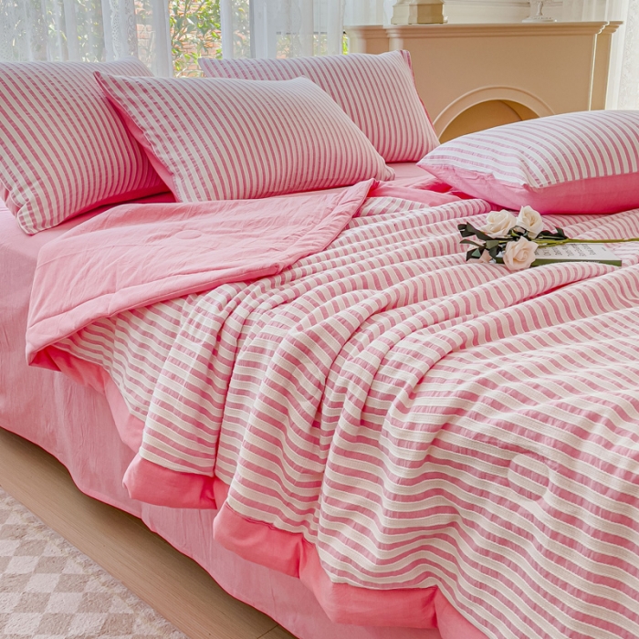 91家纺网 家纺一手货源 找家纺 千朵 2023新款新款全棉色织提花水洗手工包边大豆棉夏被四件套 锦瑟-玫红