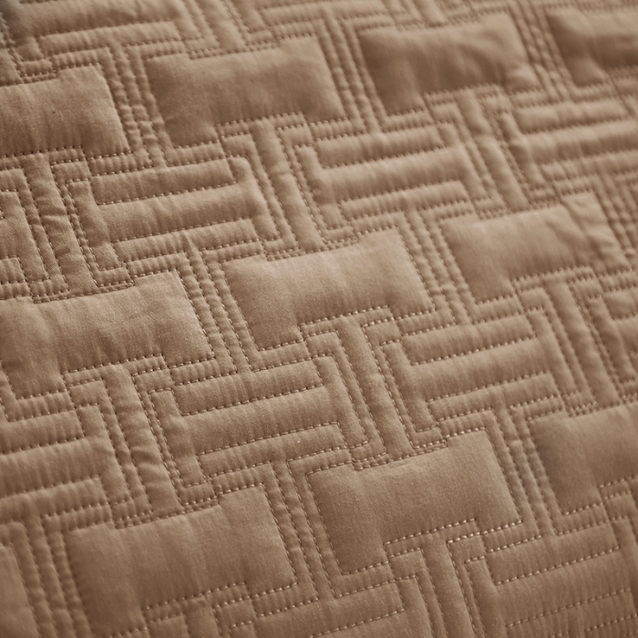 91家纺网 家纺一手货源 找家纺 优乐家纺 2023新款双面全棉斜纹绗绣床盖唐顿系列三件套唐顿-梦幻卡其