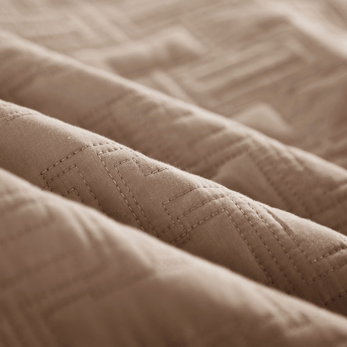 91家纺网 家纺一手货源 找家纺 优乐家纺 2023新款双面全棉斜纹绗绣床盖唐顿系列三件套唐顿-梦幻卡其