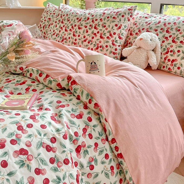 91家纺网 家纺一手货源 找家纺 柠馨 2023新款13376可爱系列全棉印花四件套 樱桃暖熙