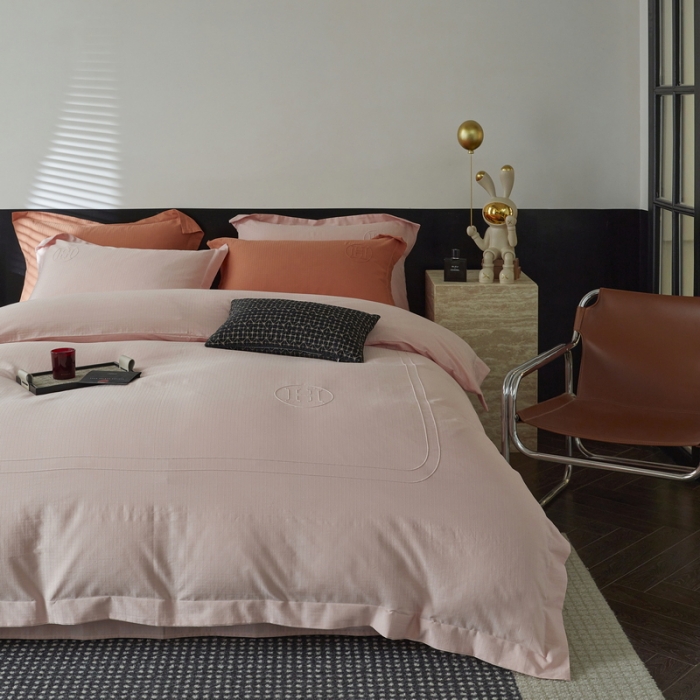 91家纺网 家纺一手货源 找家纺 艾莱家纺 2023新款A类长绒棉水洗80提花埋线工艺款四件套艾华仕裸粉