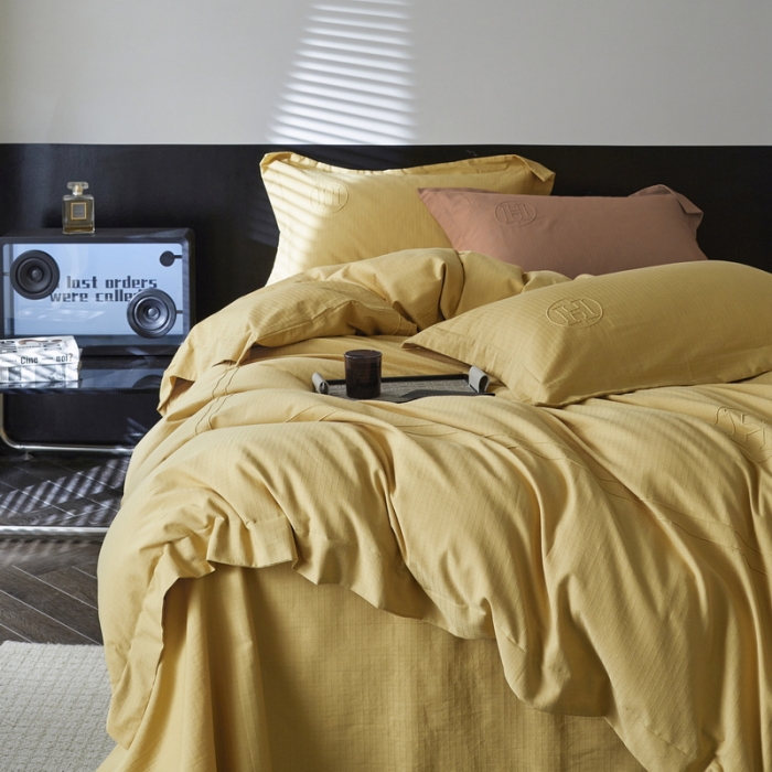 91家纺网 家纺一手货源 找家纺 艾莱家纺 2023新款A类长绒棉水洗80提花埋线工艺款四件套艾华仕秋黄