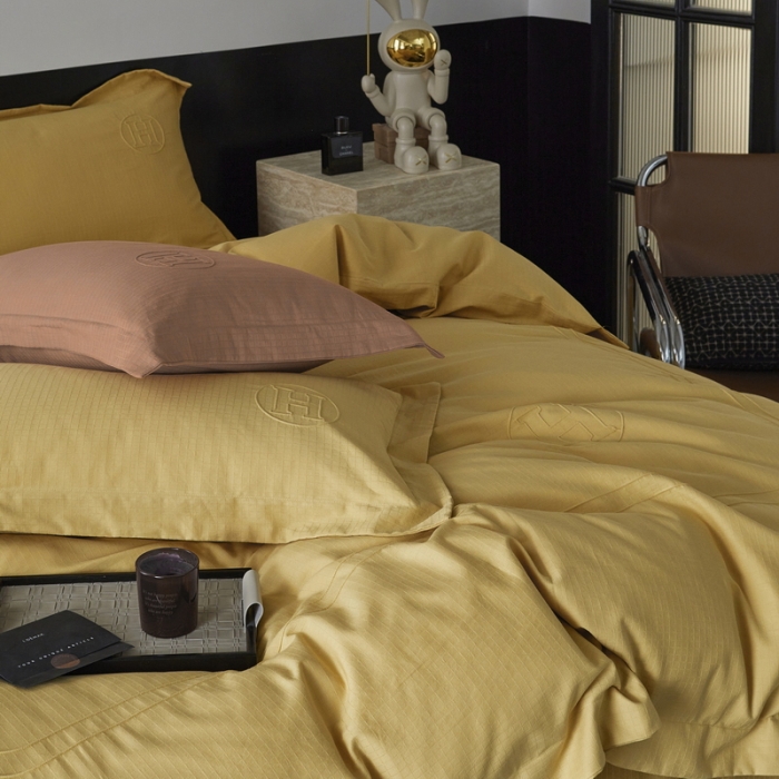 91家纺网 家纺一手货源 找家纺 艾莱 2023新款A类长绒棉水洗80提花埋线工艺款四件套 艾华仕-秋黄