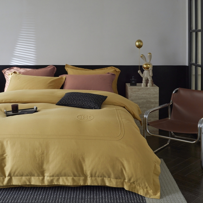 91家纺网 家纺一手货源 找家纺 艾莱 2023新款A类长绒棉水洗80提花埋线工艺款四件套 艾华仕-秋黄