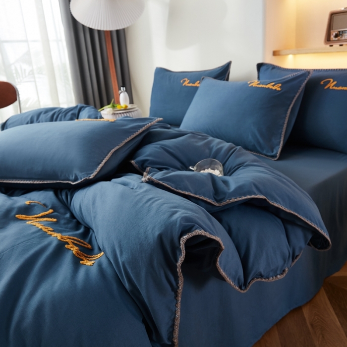 91家纺网 家纺一手货源 找家纺 啊雅 2025新款A类水洗棉贝壳边毛巾绣四件套 时尚蓝