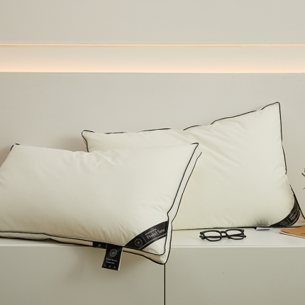 91家纺网 家纺一手货源 找家纺 2023新款 舒适美学羽丝绒枕 星级酒店舒适美学羽丝枕头