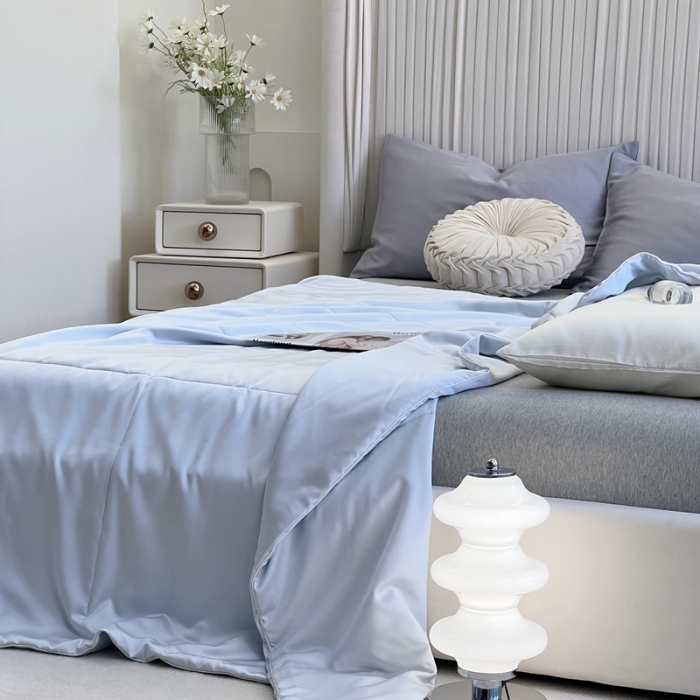 91家纺网 家纺一手货源 找家纺 安莱生活 2023新款天丝夏被香格里拉极简系列夏被 天空蓝