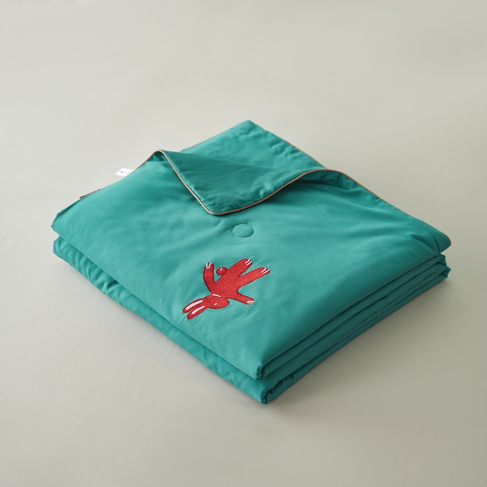 91家纺网 家纺一手货源 找家纺 莱福仕 2024新款莫代尔卡通刺绣夏被 墩墩兔-星辰豆绿