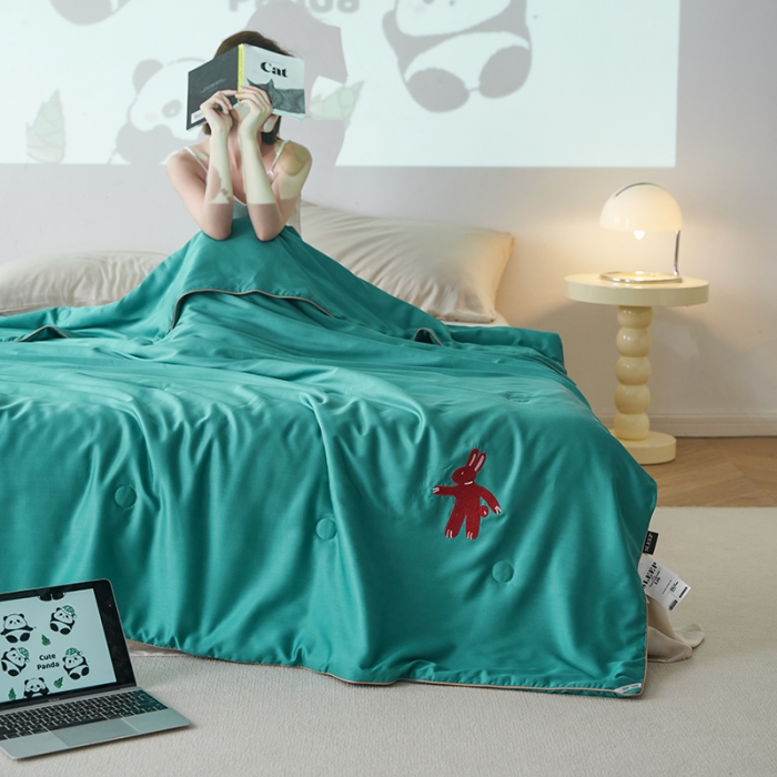 91家纺网 家纺一手货源 找家纺 莱福仕 2024新款莫代尔卡通刺绣夏被 墩墩兔-星辰豆绿