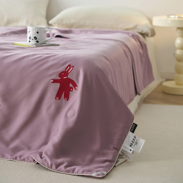 91家纺网 家纺一手货源 找家纺 莱福仕 2024新款莫代尔卡通刺绣夏被 墩墩兔-玉颜紫粉