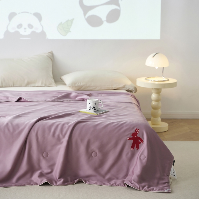 91家纺网 家纺一手货源 找家纺 莱福仕 2024新款莫代尔卡通刺绣夏被 墩墩兔-玉颜紫粉