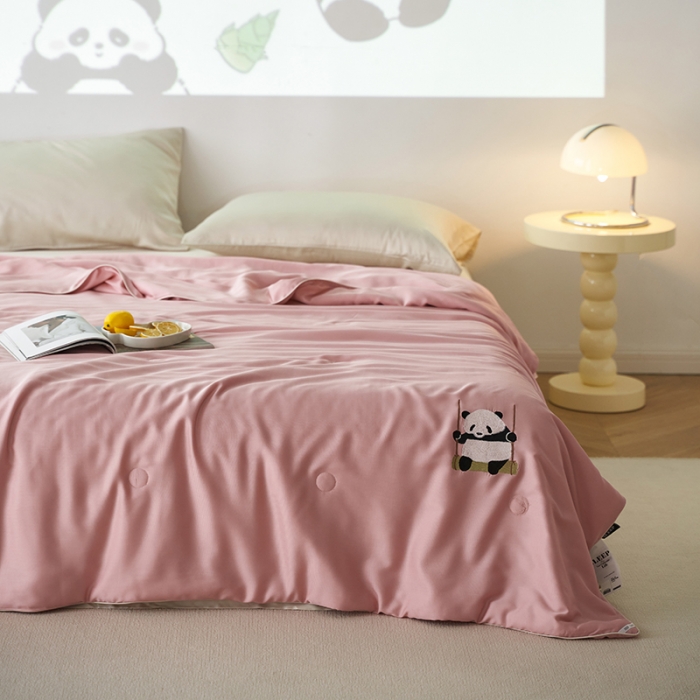 91家纺网 家纺一手货源 找家纺 莱福仕 2024新款莫代尔卡通刺绣夏被 萌宝-奶油粉