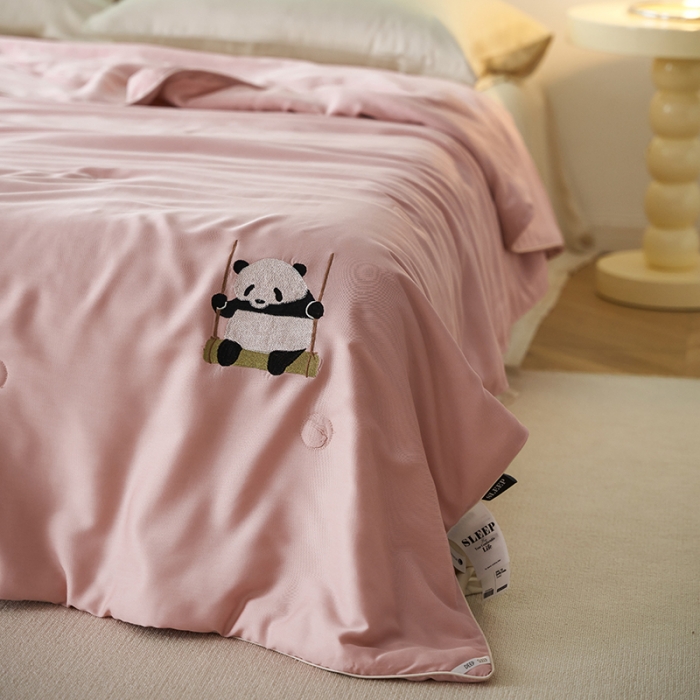 91家纺网 家纺一手货源 找家纺 莱福仕 2024新款莫代尔卡通刺绣夏被 萌宝-奶油粉