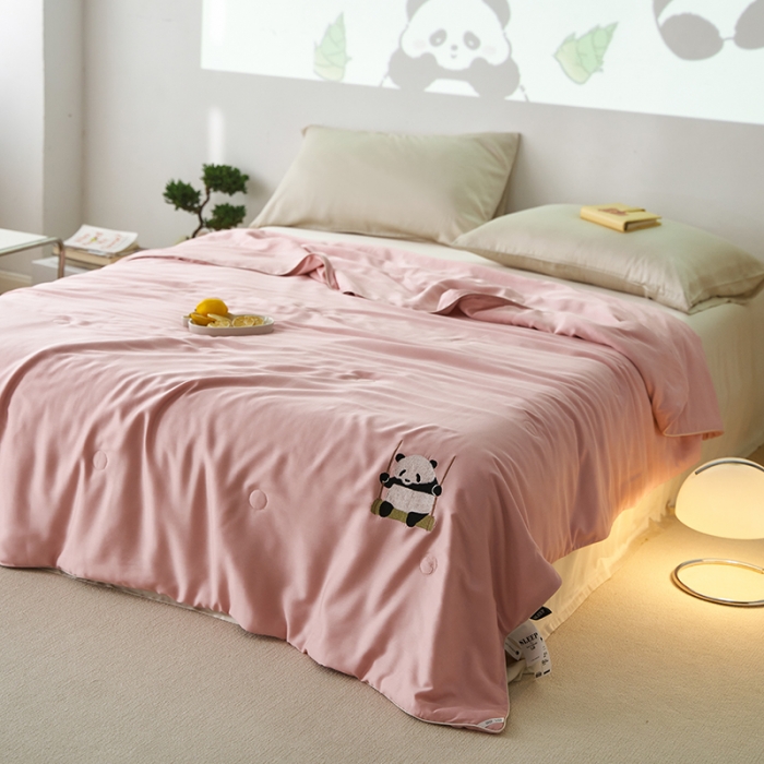 91家纺网 家纺一手货源 找家纺 莱福仕 2024新款莫代尔卡通刺绣夏被 萌宝-奶油粉