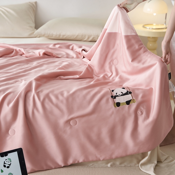 91家纺网 家纺一手货源 找家纺 莱福仕 2024新款莫代尔卡通刺绣夏被 萌宝-奶油粉