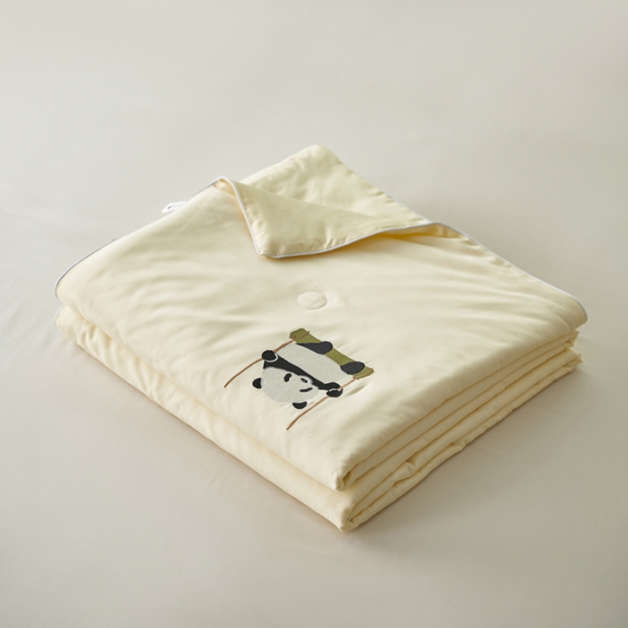91家纺网 家纺一手货源 找家纺 莱福仕 2024新款莫代尔卡通刺绣夏被 萌宝-杏子黄