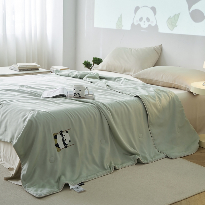 91家纺网 家纺一手货源 找家纺 莱福仕 2024新款莫代尔卡通刺绣夏被 萌宝-竹林青