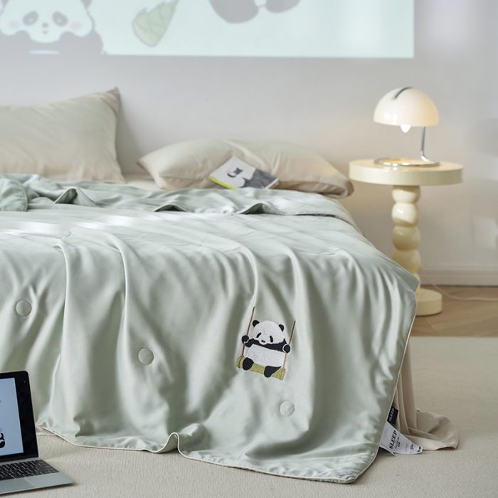 91家纺网 家纺一手货源 找家纺 莱福仕 2024新款莫代尔卡通刺绣夏被 萌宝-竹林青