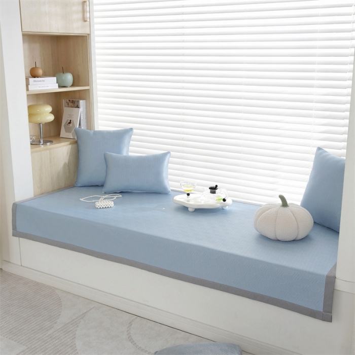 91家纺网 家纺一手货源 找家纺 共鸣 2023新款冰丝冰藤宽包边飘窗垫 冰丝蓝