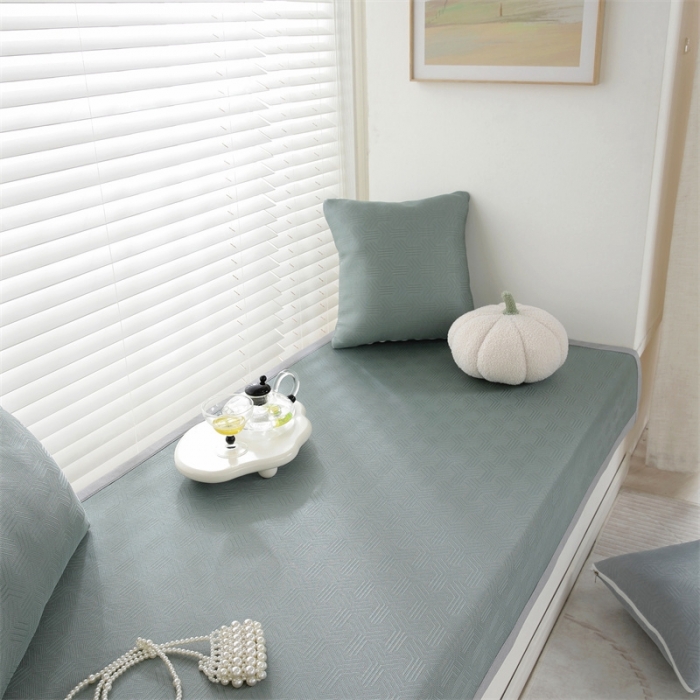 91家纺网 家纺一手货源 找家纺 共鸣 2023新款冰丝冰藤宽包边飘窗垫 冰丝绿