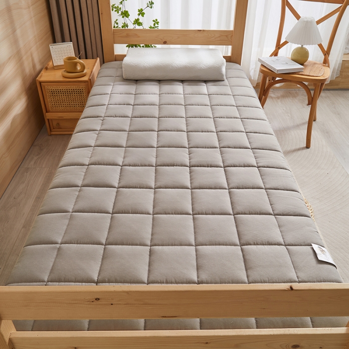 91家纺网 家纺一手货源 找家纺 亿丁点 2023新款七区调节活性印染磨毛纤维绗缝学生软床垫 灰色