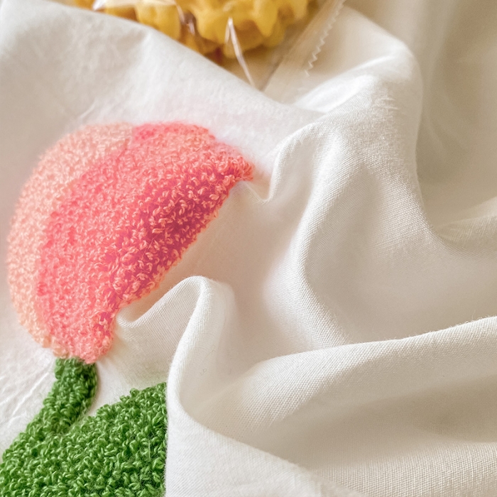 91家纺网 家纺一手货源 找家纺 眠帛 2023新款A类水洗棉小清新毛巾绣四件套 郁金香奶油白