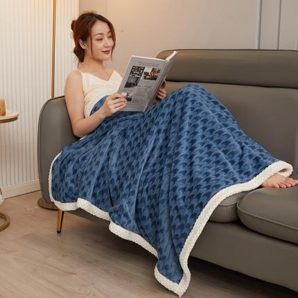 91家纺网 家纺一手货源 找家纺 肖恩 2025新款千鸟格牛奶绒披肩沙发午睡毯办公室多功能盖毯 湖蓝