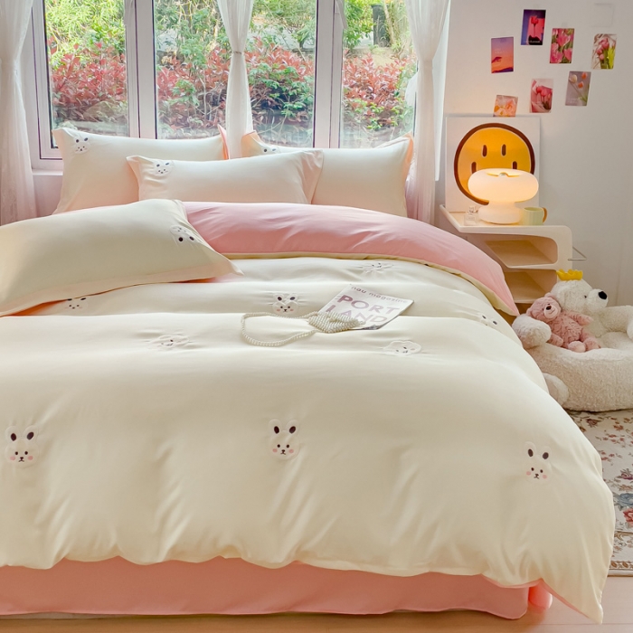 91家纺网 家纺一手货源 找家纺 金丝鸟 2023新款水洗真丝贴布绣花四件套 萌兔-白+粉