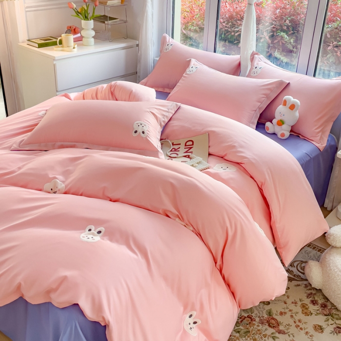 91家纺网 家纺一手货源 找家纺 金丝鸟 2023新款水洗真丝贴布绣花四件套 萌兔-嫩粉