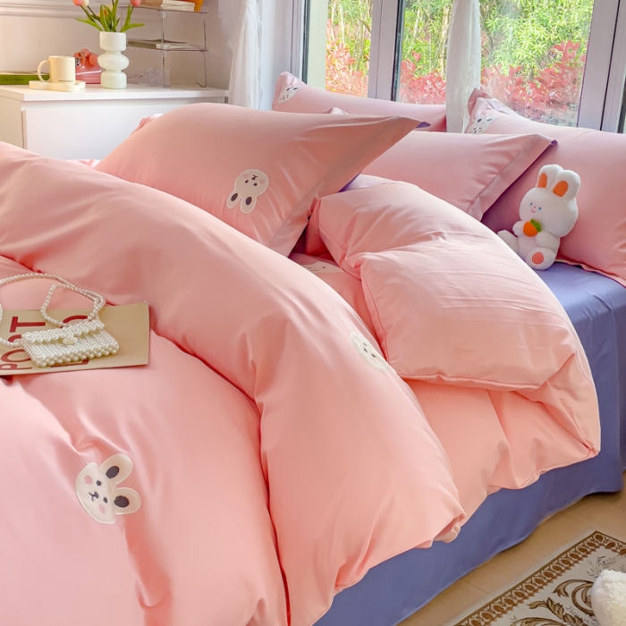 91家纺网 家纺一手货源 找家纺 金丝鸟 2023新款水洗真丝贴布绣花四件套 萌兔-嫩粉