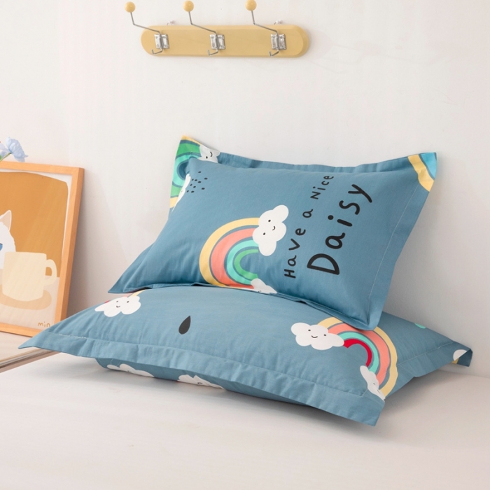 91家纺网 家纺一手货源 找家纺 凌云2025新款13372全棉枕套儿童学生成人枕头套 雨后彩虹蓝