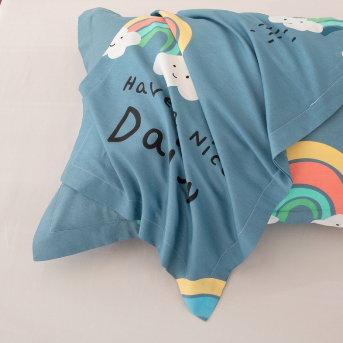 91家纺网 家纺一手货源 找家纺 凌云2025新款13372全棉枕套儿童学生成人枕头套 雨后彩虹蓝