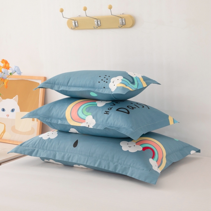 91家纺网 家纺一手货源 找家纺 凌云2025新款13372全棉枕套儿童学生成人枕头套 雨后彩虹蓝