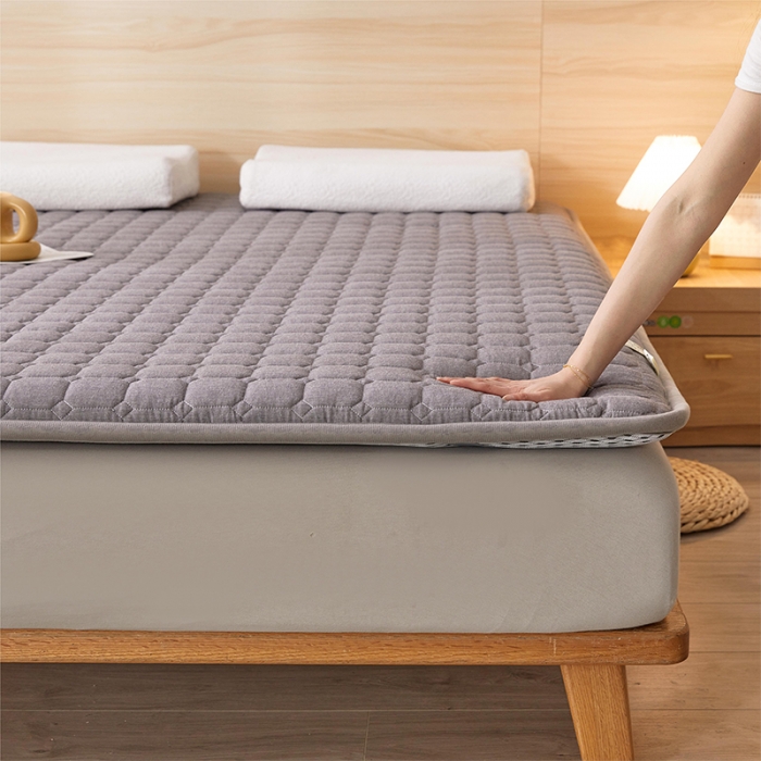 91家纺网 家纺一手货源 找家纺 丽诺床垫 2023新款全棉色织棉花床垫 优雅灰