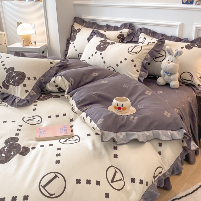 91家纺网 家纺一手货源 找家纺 艾橙家纺 2023新款小清新韩版磨毛花边四件套 宝利熊