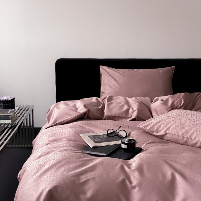 91家纺网 家纺一手货源 找家纺 梦享生活家居 2023新款全棉100支贡缎提花系列四件套 唯美之歌-粉