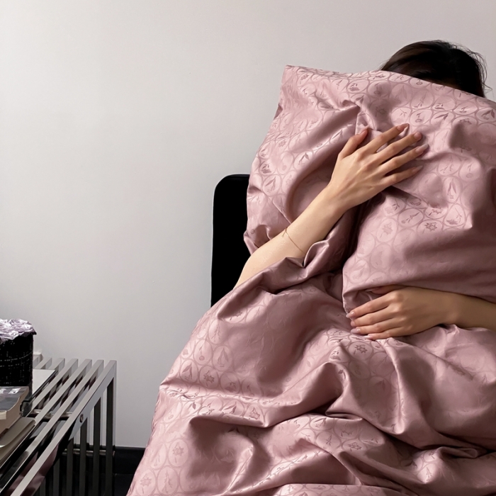 91家纺网 家纺一手货源 找家纺 梦享生活家居 2023新款全棉100支贡缎提花系列四件套 唯美之歌-粉