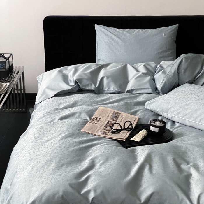 91家纺网 家纺一手货源 找家纺 梦享生活家居 2023新款全棉100支贡缎提花系列四件套 唯美之歌-浅兰