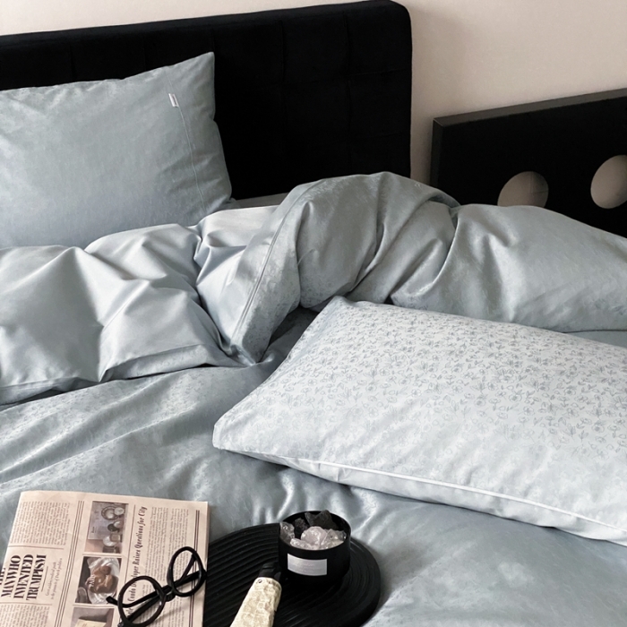 91家纺网 家纺一手货源 找家纺 梦享生活家居 2023新款全棉100支贡缎提花系列四件套 唯美之歌-浅兰