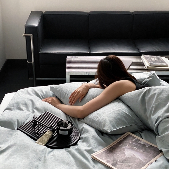 91家纺网 家纺一手货源 找家纺 梦享生活家居 2023新款全棉100支贡缎提花系列四件套 唯美之歌-浅兰